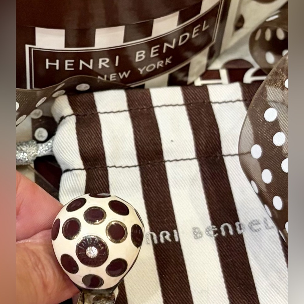 NWT HENRI BENDEL “Hot For Dots” Polka Dot Dome Cocktail Ring Size 7 
RING ONLY